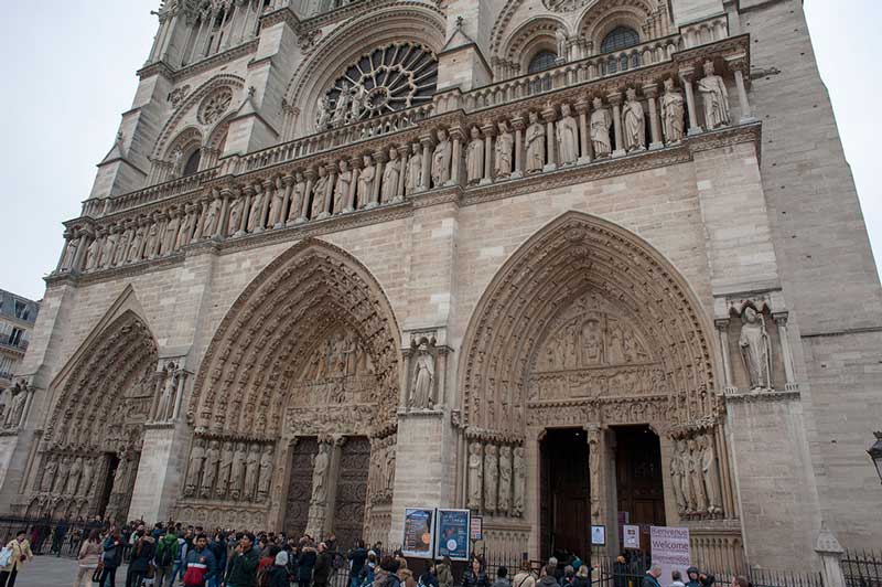 Notre Dame statues