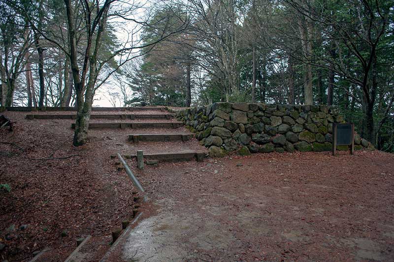 Hon-maru castle ruins