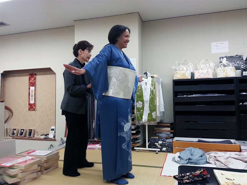 Linaka trying on Kimonos