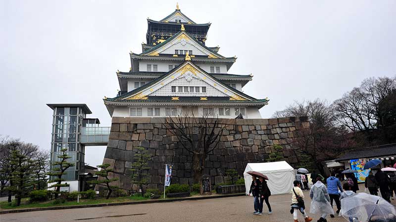 Osaka castle front